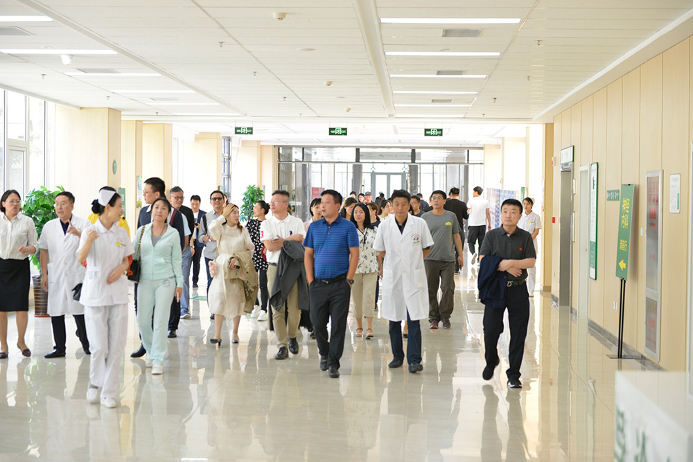 “智聯(lián)清華、并肩同行” ——清華經(jīng)管學(xué)院EMBA遼寧校友會(huì)走進(jìn)正業(yè)集團(tuán)(圖6)