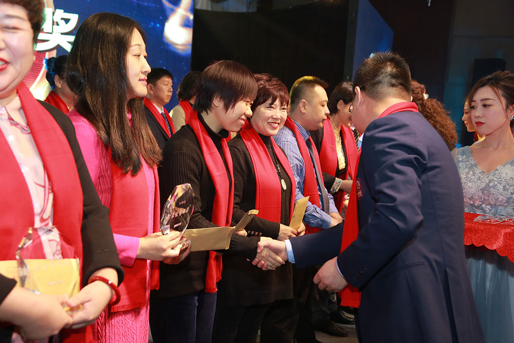 攜手并進(jìn) 共創(chuàng)未來——遼寧正業(yè)集團(tuán)20周年慶典(圖8) 攜手并進(jìn) 共創(chuàng)未來——遼寧正業(yè)集團(tuán)20周年慶典(圖8)