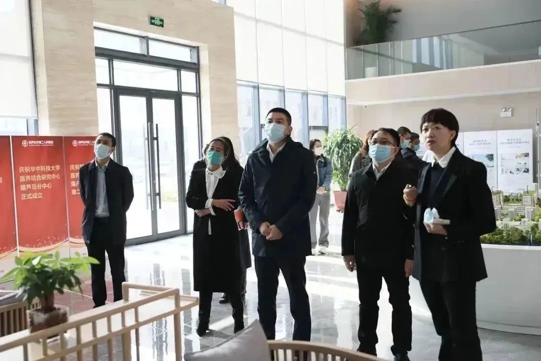 龍港區(qū)人大、區(qū)政府領(lǐng)導(dǎo)一行視察調(diào)研龍港國際醫(yī)療健康產(chǎn)業(yè)園(圖9)