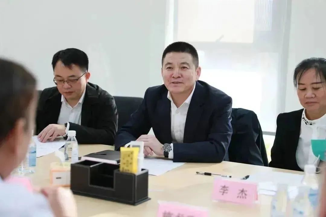 龍港區(qū)人大、區(qū)政府領(lǐng)導(dǎo)一行視察調(diào)研龍港國際醫(yī)療健康產(chǎn)業(yè)園(圖11)