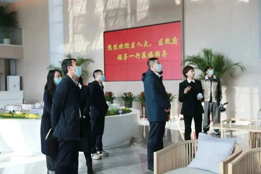 龍港區(qū)人大、區(qū)政府領(lǐng)導(dǎo)一行視察調(diào)研龍港國際醫(yī)療健康產(chǎn)業(yè)園(圖17)