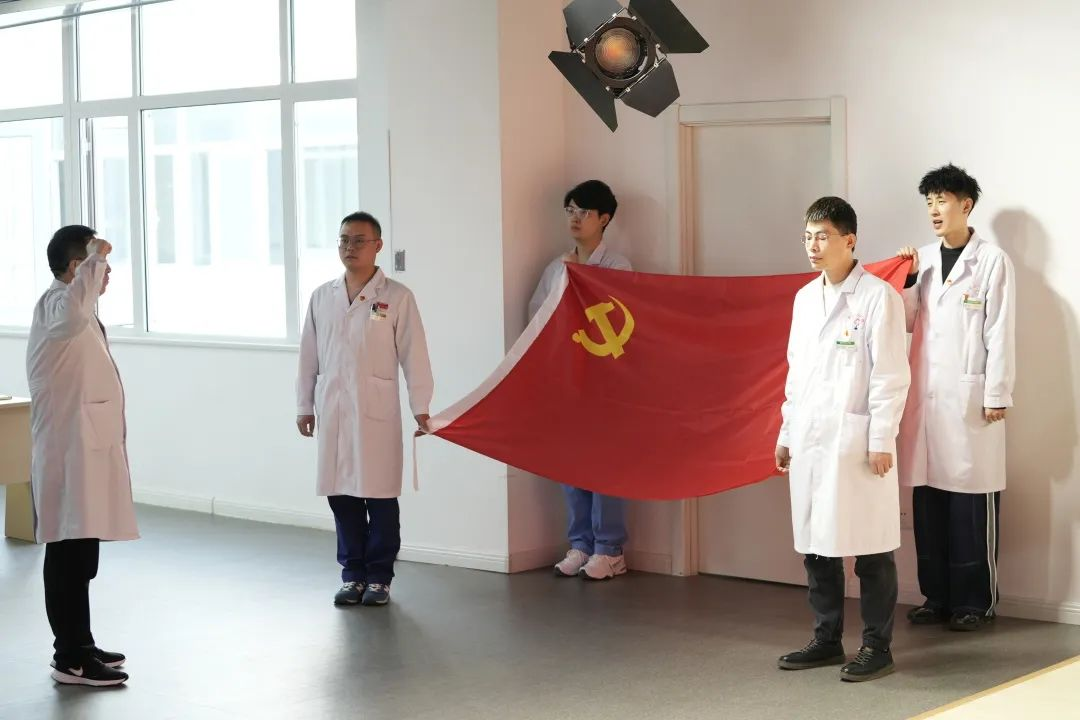 黨建引領(lǐng)|市二院學(xué)習(xí)貫徹黨的二十大精神——深刻理解“五個牢牢把握(圖3) 黨建引領(lǐng)|市二院學(xué)習(xí)貫徹黨的二十大精神——深刻理解“五個牢牢把握(圖3)