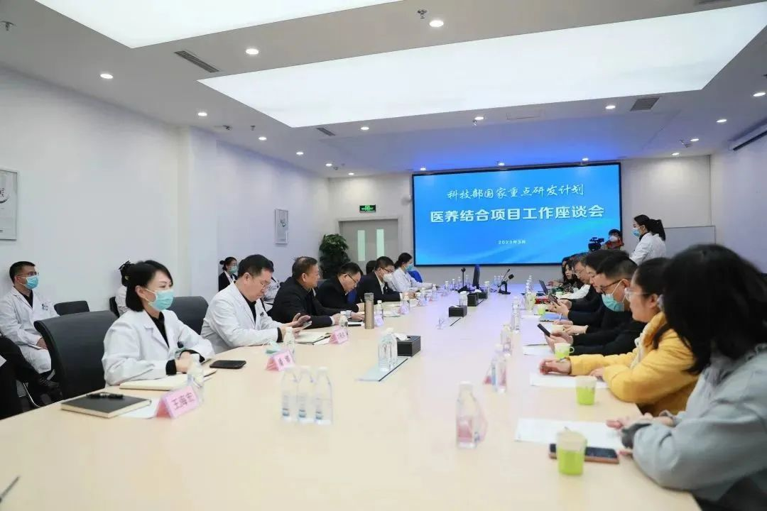國(guó)家重點(diǎn)研發(fā)計(jì)劃-醫(yī)養(yǎng)結(jié)合項(xiàng)目專(zhuān)家組蒞臨龍港國(guó)際醫(yī)療健康產(chǎn)業(yè)園調(diào)研指導(dǎo)工作(圖11) 國(guó)家重點(diǎn)研發(fā)計(jì)劃-醫(yī)養(yǎng)結(jié)合項(xiàng)目專(zhuān)家組蒞臨龍港國(guó)際醫(yī)療健康產(chǎn)業(yè)園調(diào)研指導(dǎo)工作(圖11)